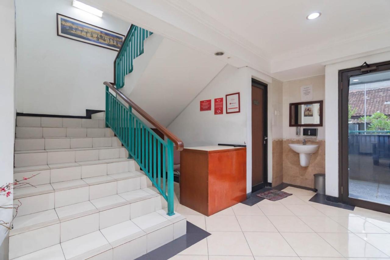 Reddoorz Plus At Buah Batu Бандунг Екстериор снимка