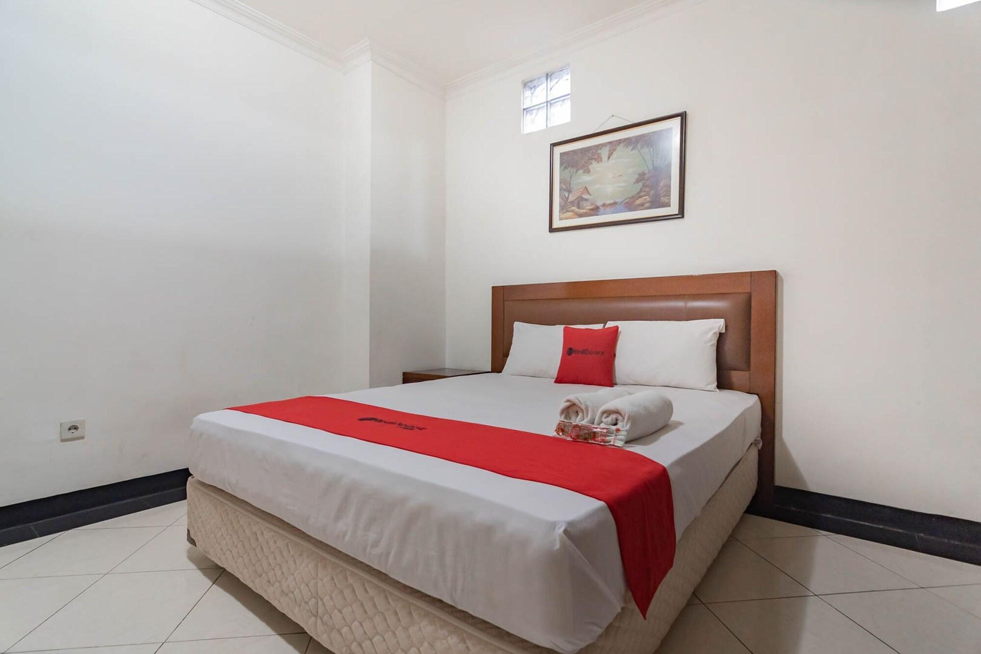 Reddoorz Plus At Buah Batu Бандунг Екстериор снимка