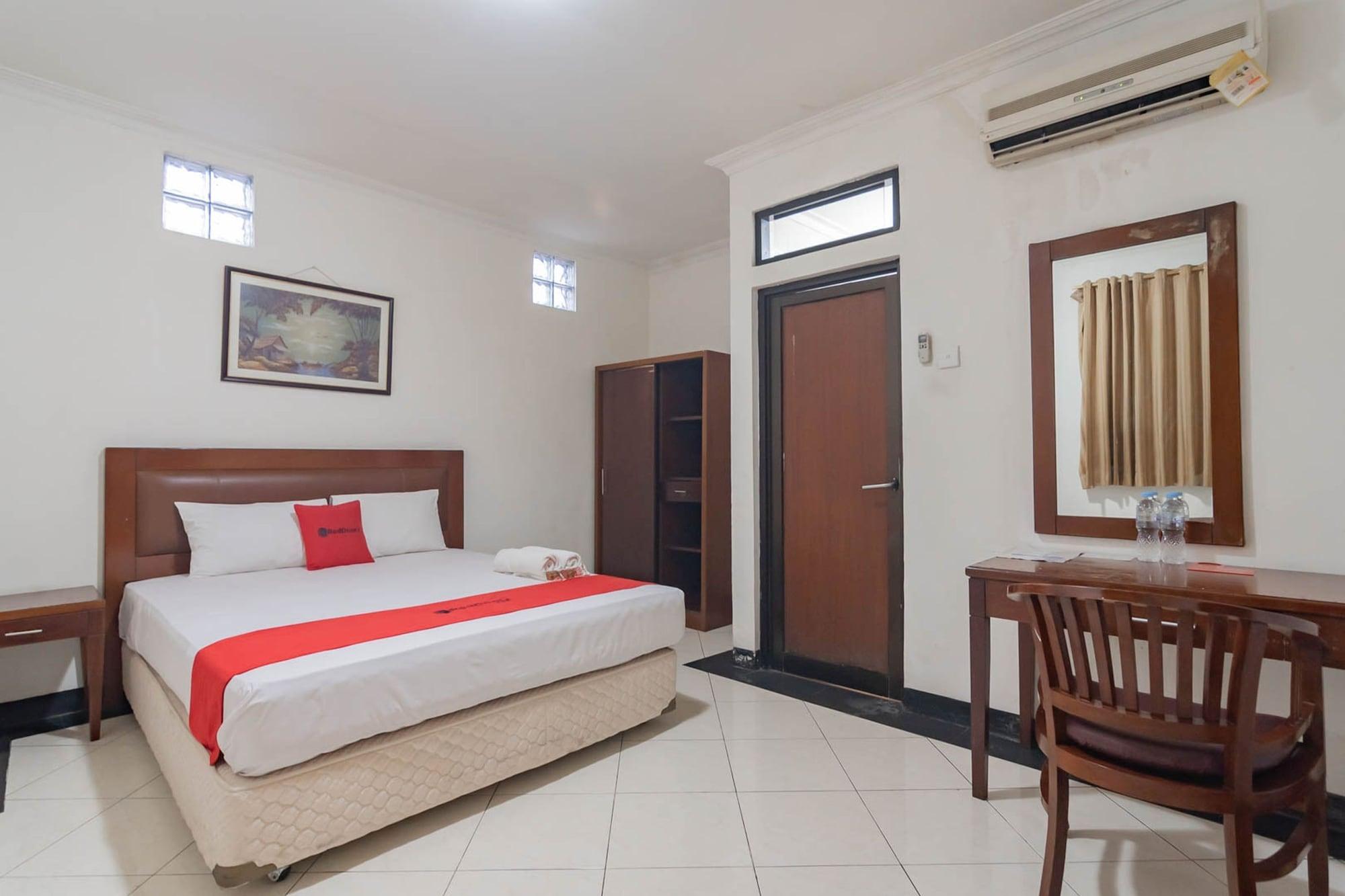 Reddoorz Plus At Buah Batu Бандунг Екстериор снимка