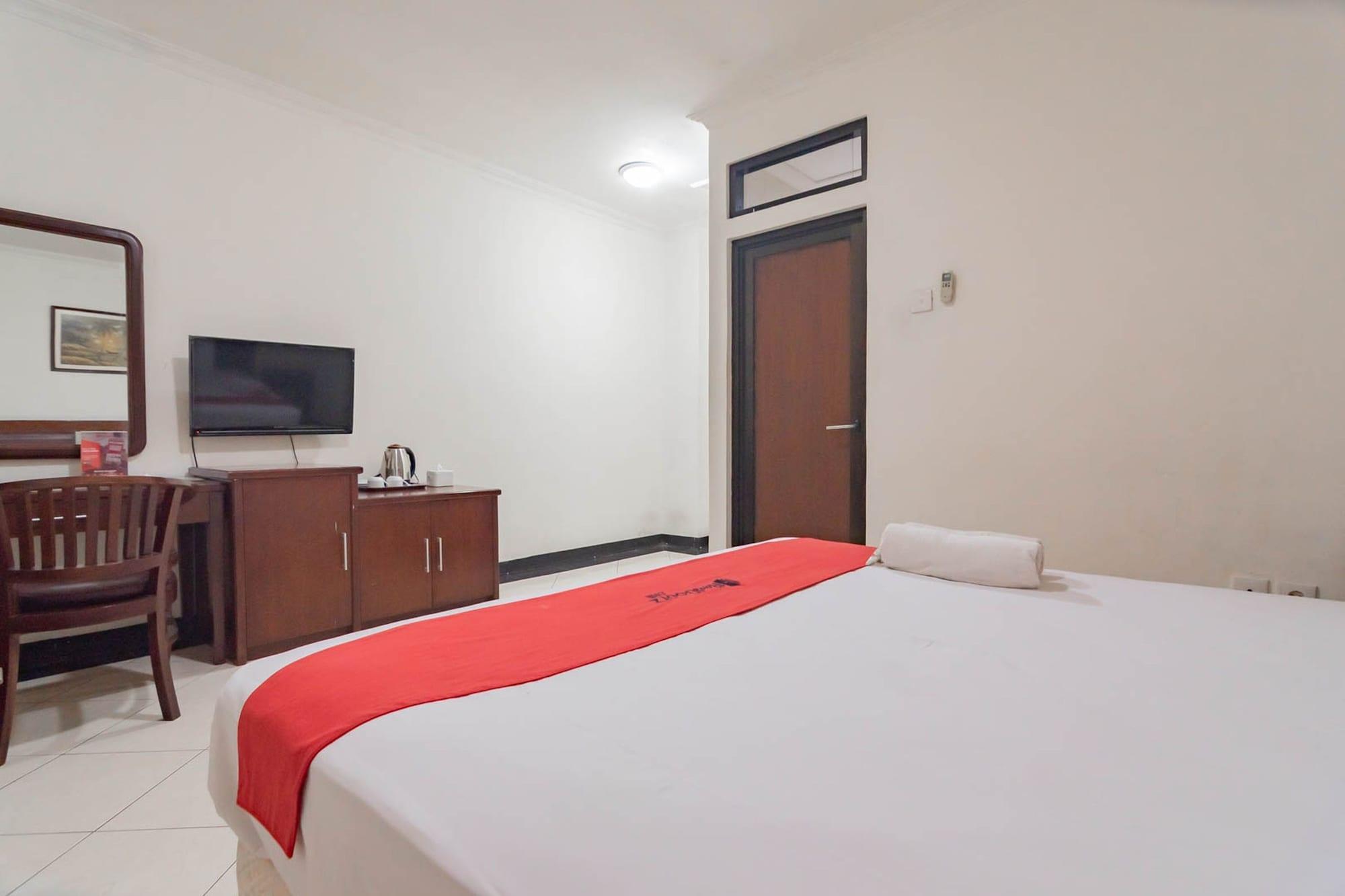 Reddoorz Plus At Buah Batu Бандунг Екстериор снимка